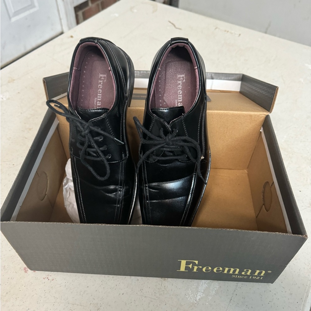 Men’s black dress shoes